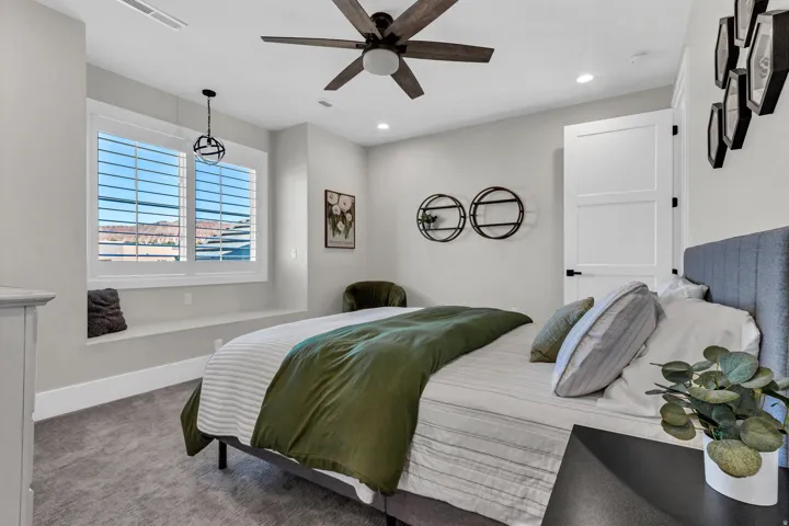 Built-in window seat, ceiling fan with integrated lighting, recessed lighting, and a solid-core interior door