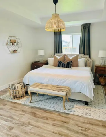 Recessed ceiling, wood-finish flooring, and a decorative pendant light fixture