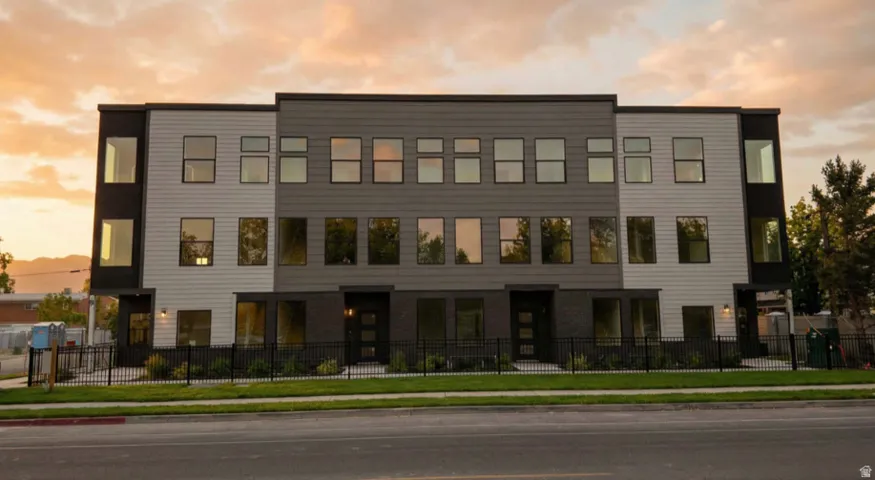 Contemporary multi-unit residence - inner unit
