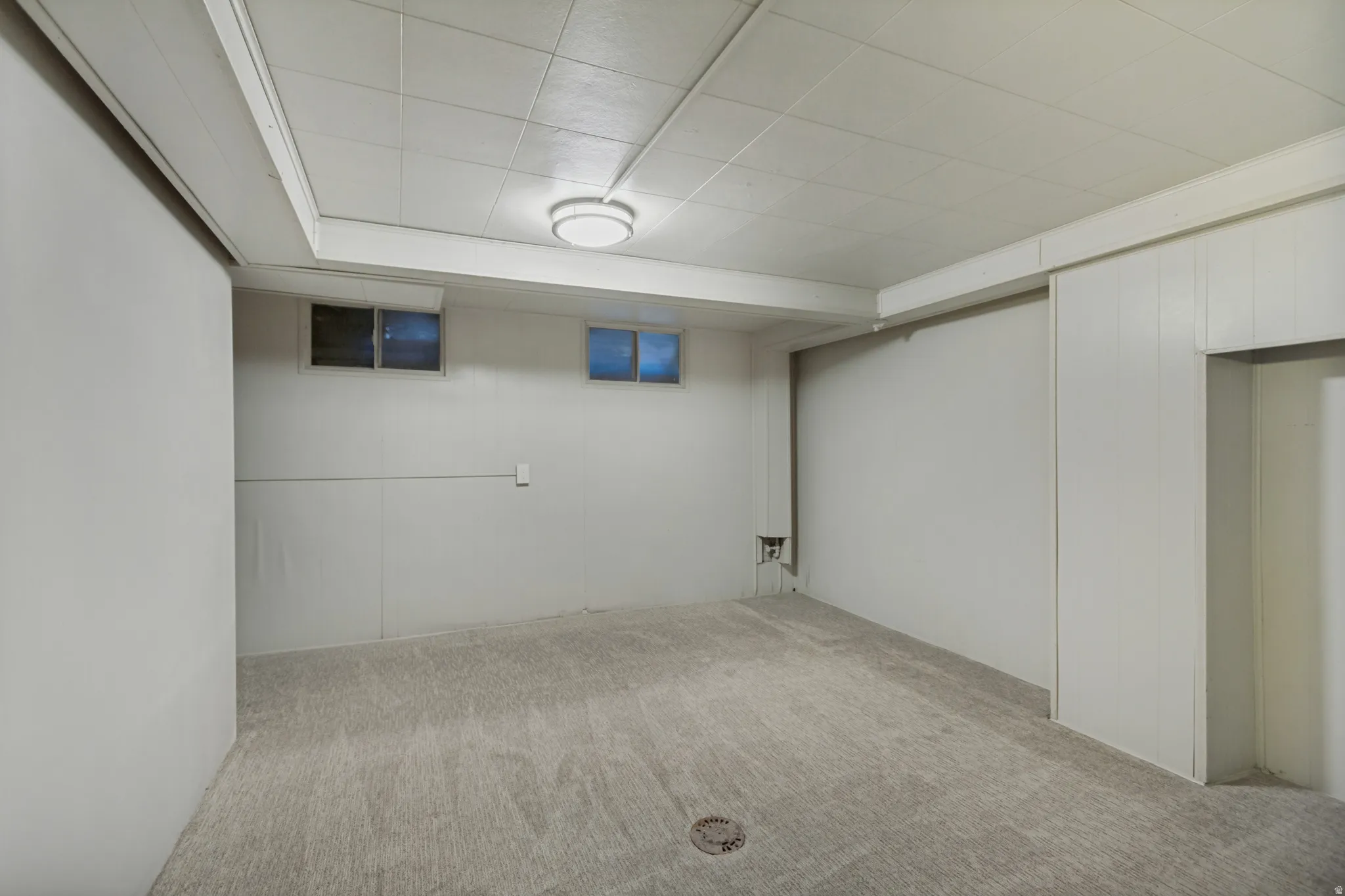 Recessed lighting fixture illuminating the space