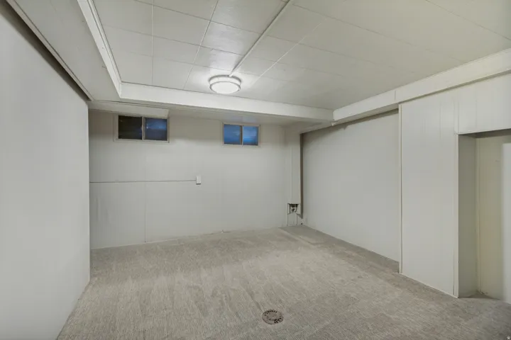 Recessed lighting fixture illuminating the space