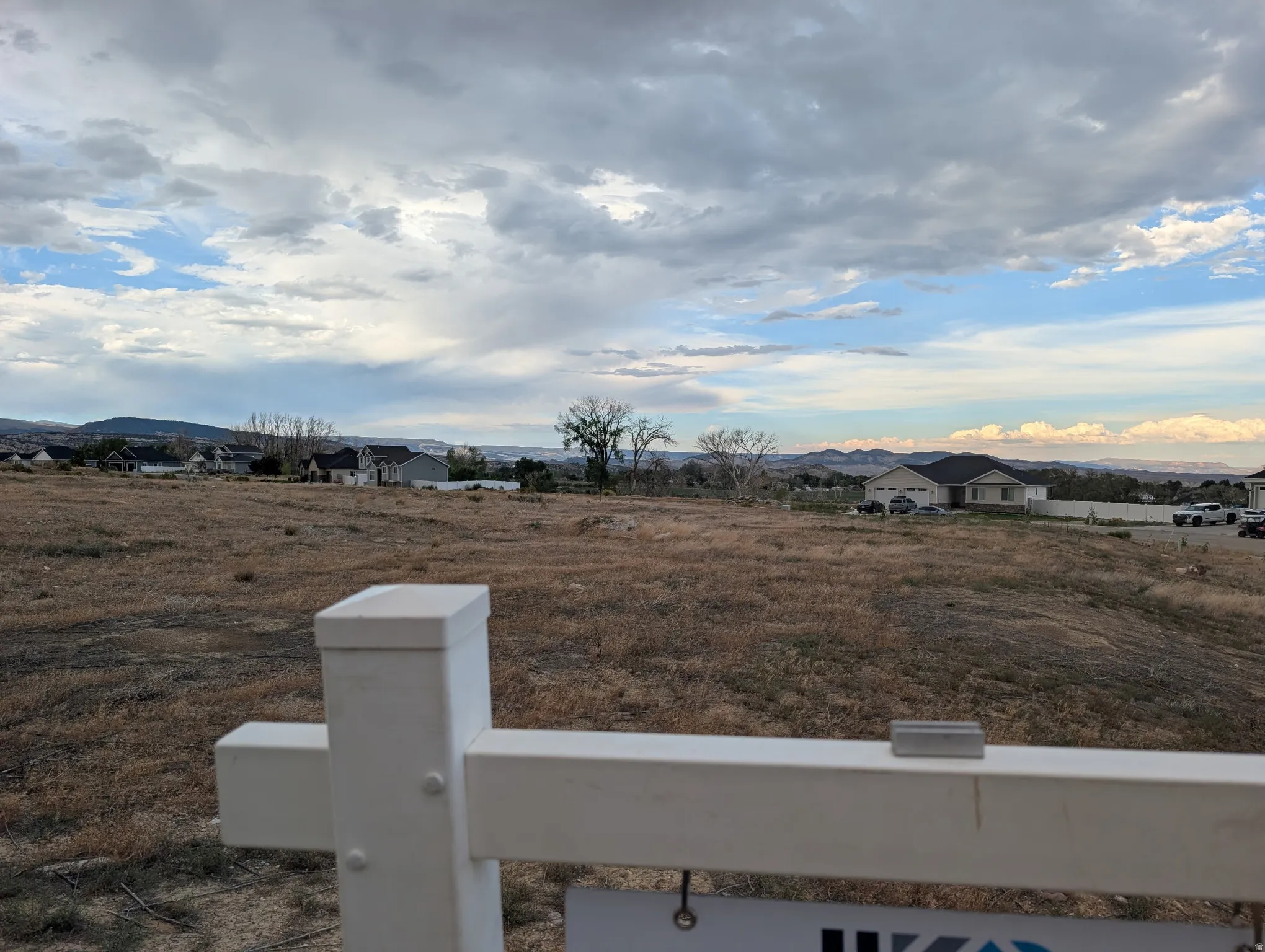 Expansive undeveloped lot featuring natural ground cover and distant mountain ranges
