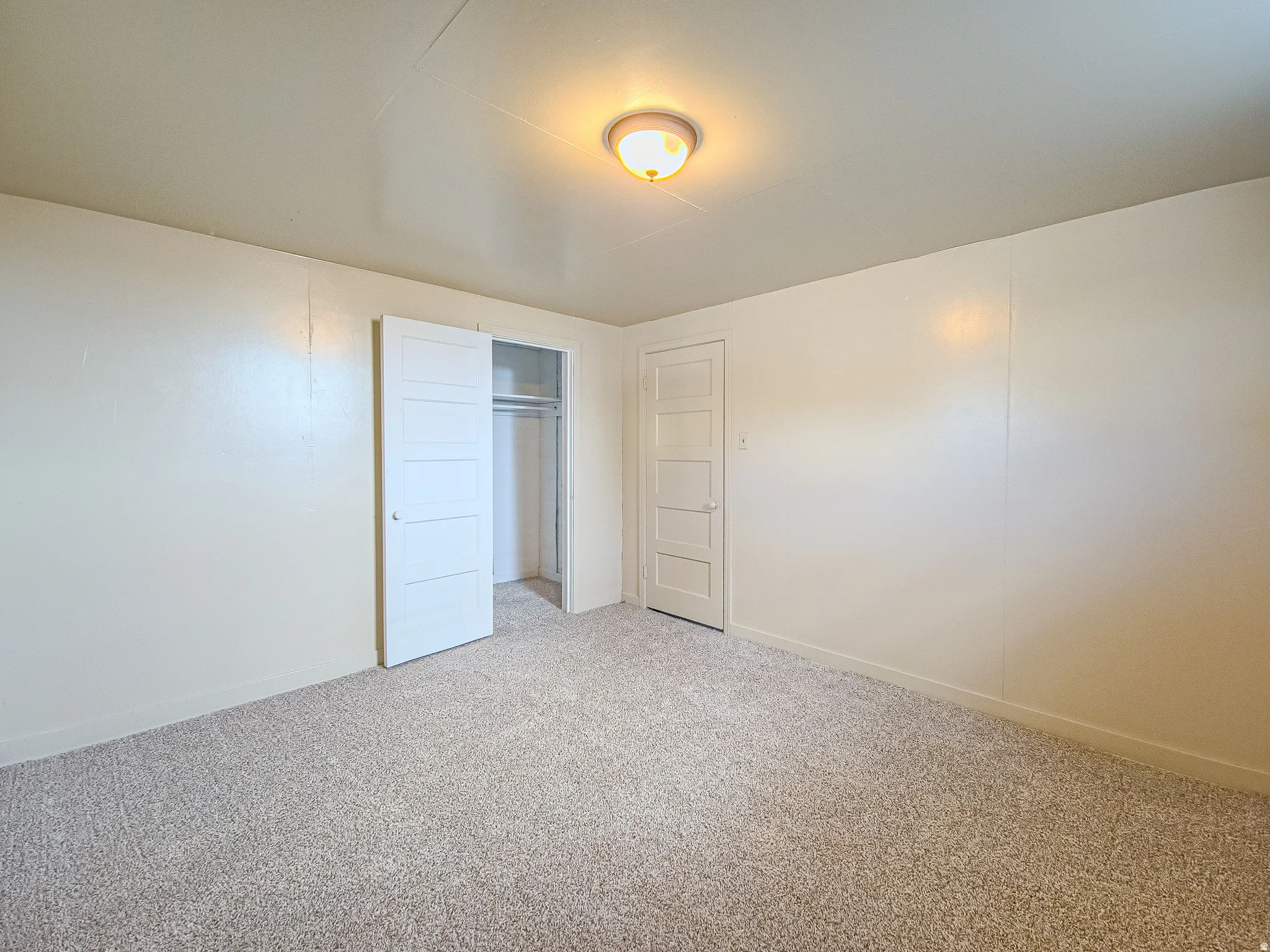 Wall-to-wall carpeting and neutral wall tones