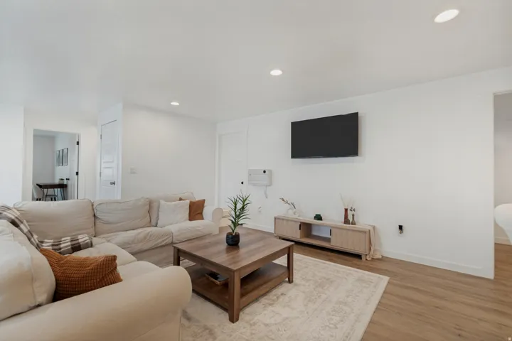8061 S Oakridge Dr, West Jordan, Utah 84081