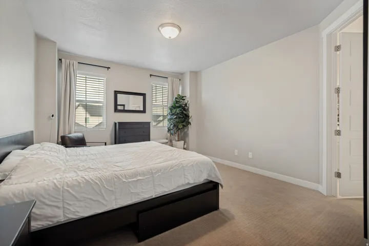 8061 S Oakridge Dr, West Jordan, Utah 84081