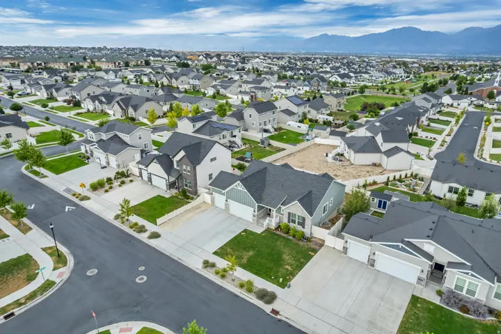 8061 S Oakridge Dr, West Jordan, Utah 84081