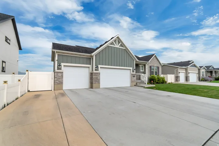 8061 S Oakridge Dr, West Jordan, Utah 84081