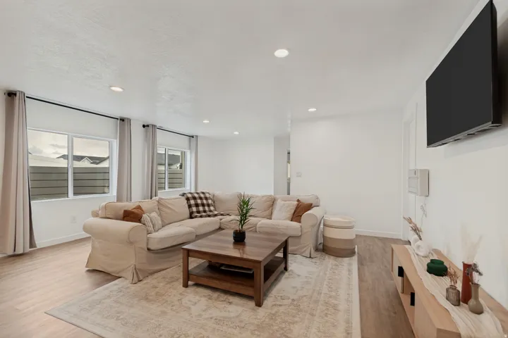 8061 S Oakridge Dr, West Jordan, Utah 84081