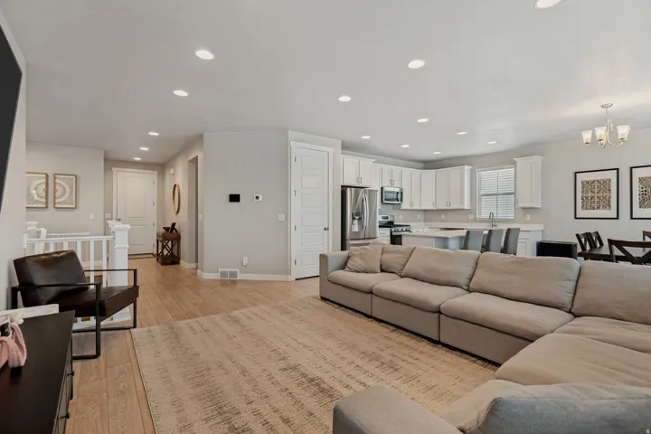 8061 S Oakridge Dr, West Jordan, Utah 84081