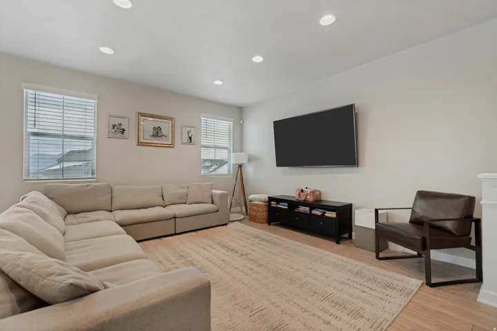 8061 S Oakridge Dr, West Jordan, Utah 84081