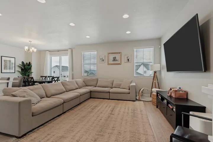 8061 S Oakridge Dr, West Jordan, Utah 84081