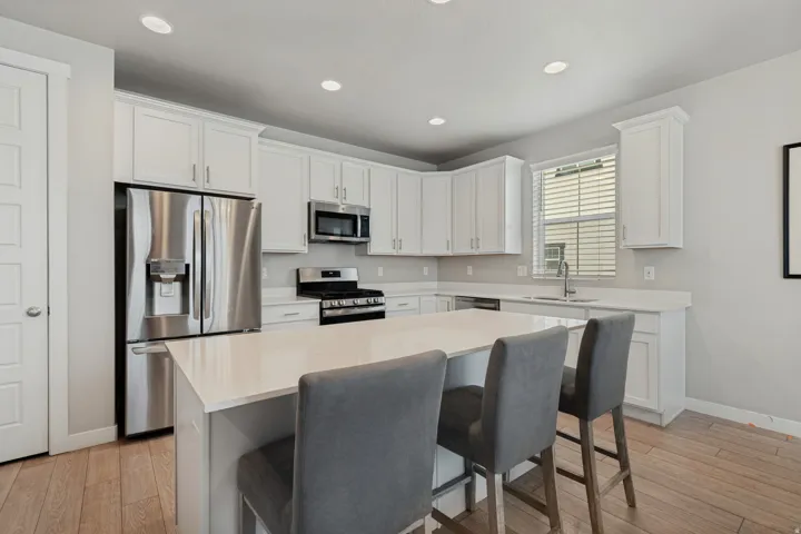 8061 S Oakridge Dr, West Jordan, Utah 84081