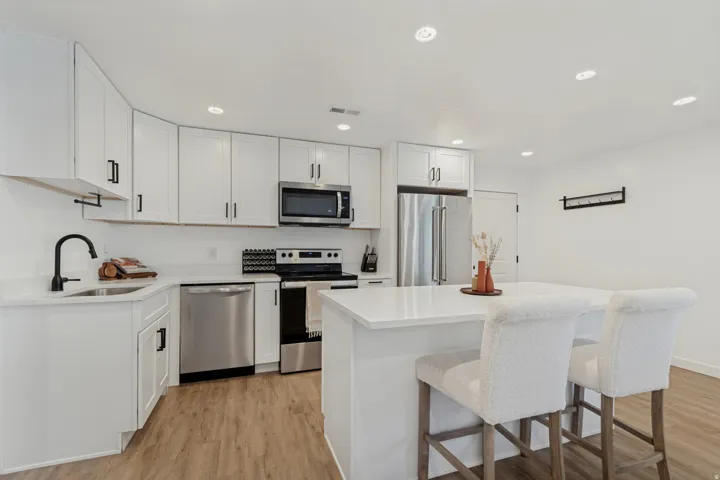8061 S Oakridge Dr, West Jordan, Utah 84081