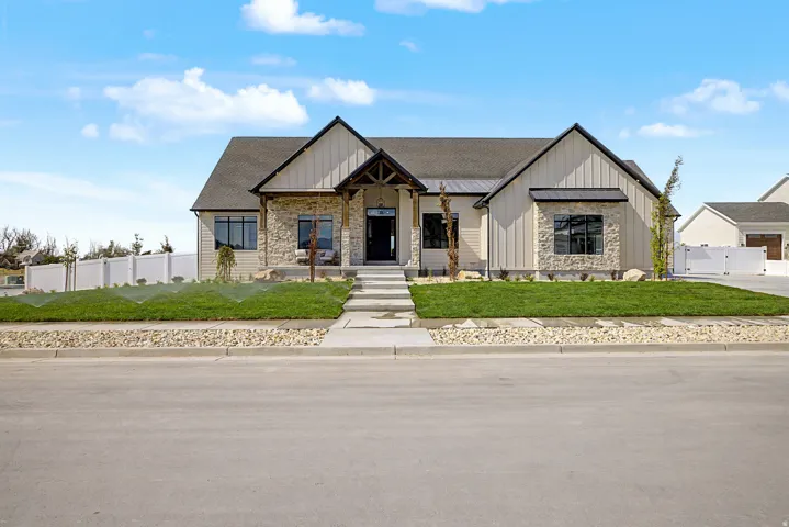 The IsabelleImages are from GTM's 2026 SL Parade Home.