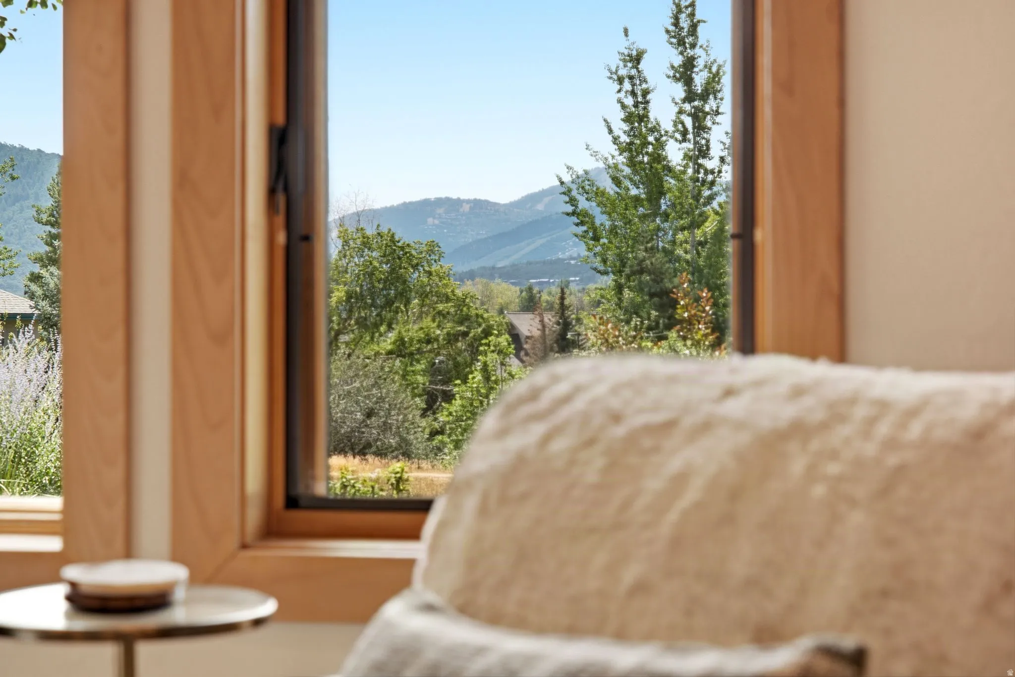 The large picture window in your living room allows you to look out over Park City, Canyons, and Deer Valley Ski Resorts.  Arguably the best view in the neighborhood and rivals the best views in Park City.