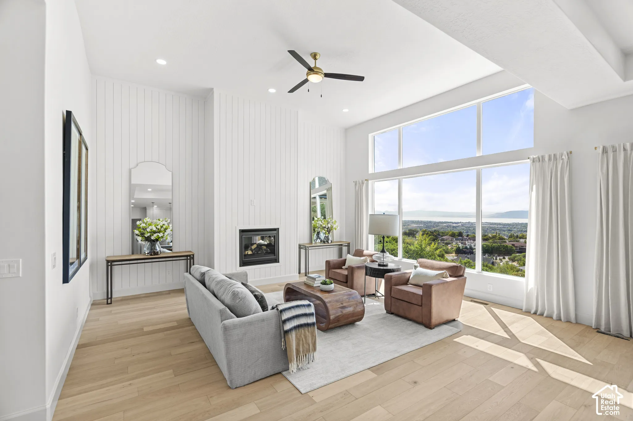 Vaulted ceilings with a ceiling fan, recessed lighting, and expansive windows