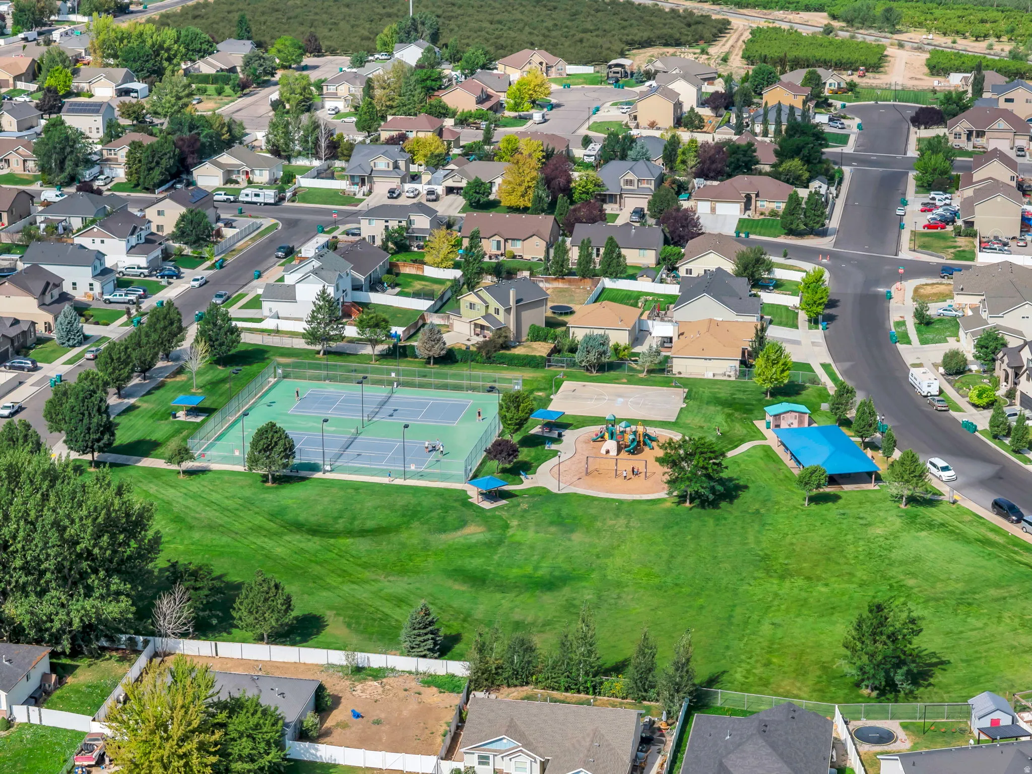 Walk to Orchard Cove Park with pavilion and tennis courts