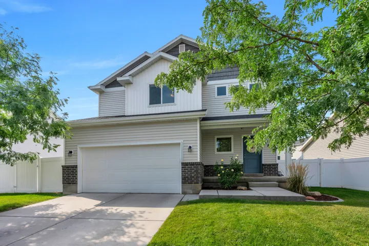 Well maintained two-story home in Santaquin