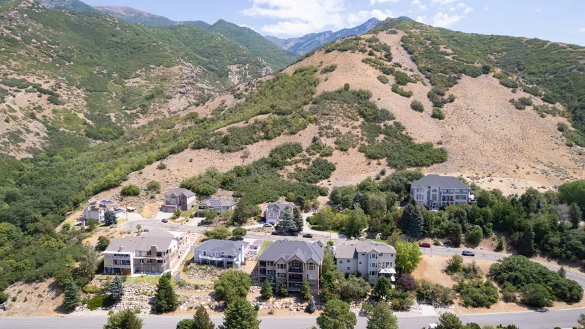 View of neighborhood and mountains
