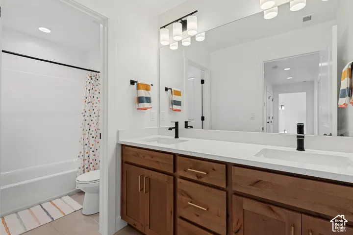 Level 2 Bathroom