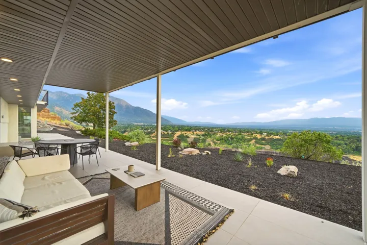 Covered patio with a slatted ceiling and recessed lighting