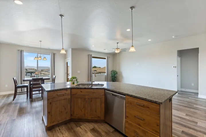 494 E Dry Springs Ln, Washington, Utah 84780