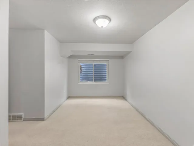 Recessed window with horizontal blinds