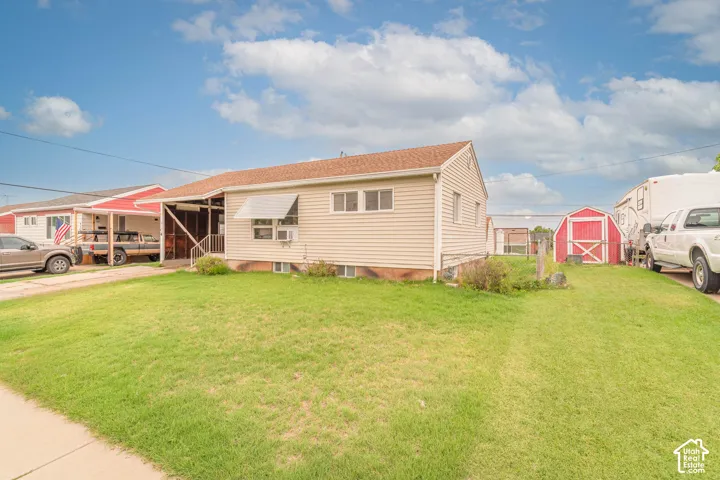 Front of House - Parking on left of driveway for ADU tenants