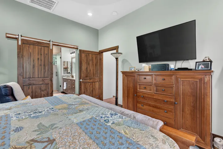 Recessed ceiling lighting and a ceiling-mounted register