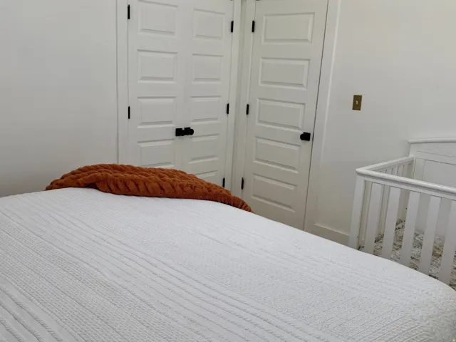 Ceiling fan with integrated lighting