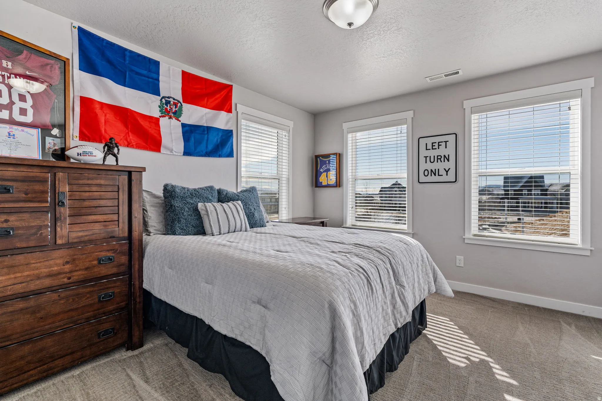 Light gray painted walls with two windows featuring white blinds
