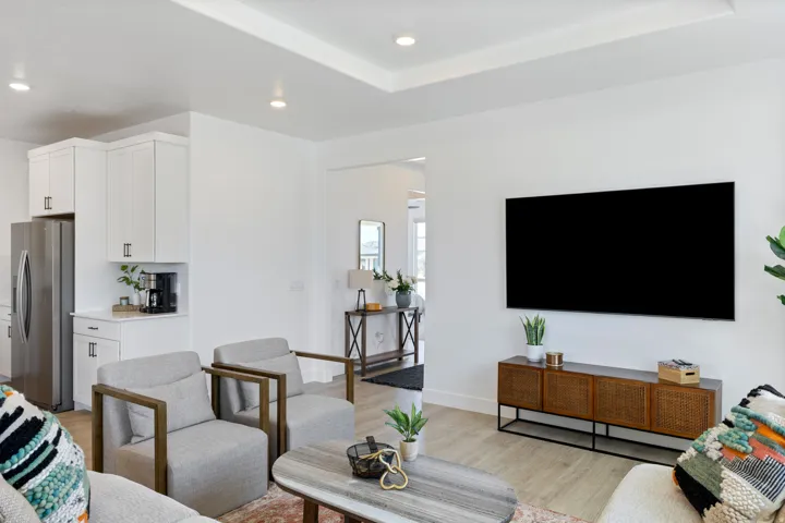 Tray ceiling with recessed lighting