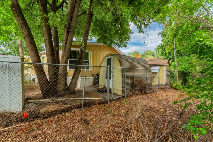 Photo taken from back showing prime lot backing natural habitat