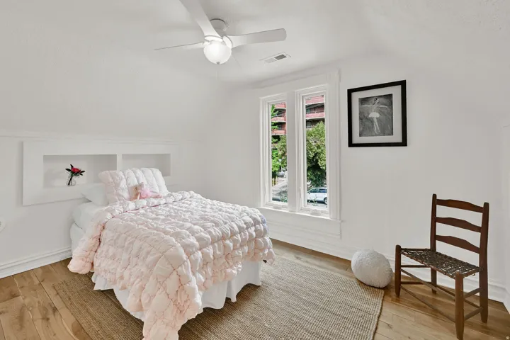 2nd bedroom, upper level