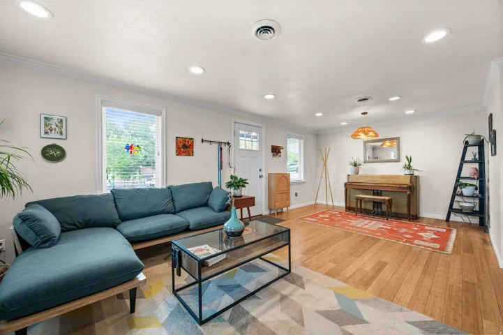 Recessed lighting, wood-finish flooring, crown molding, and multiple windows