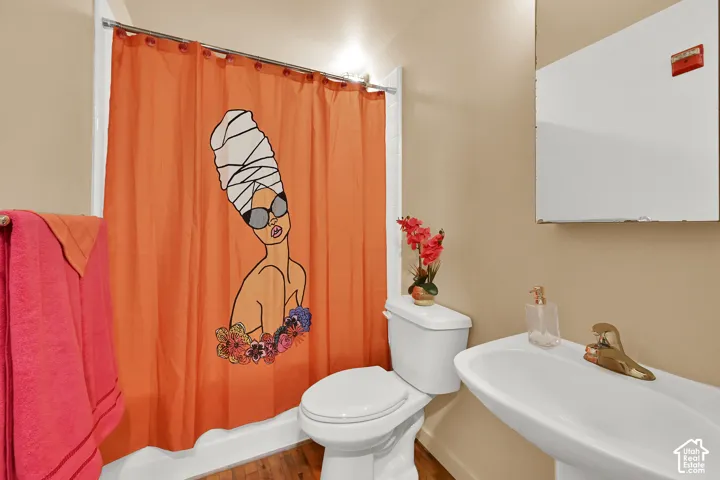 Pedestal sink with faucet