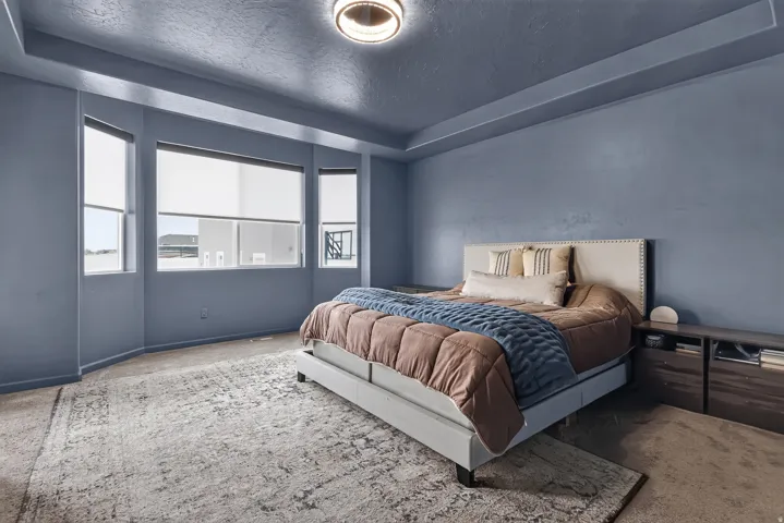Tray ceiling with recessed lighting