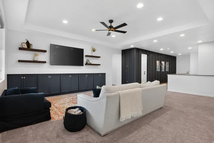 Tray ceiling with recessed lighting and a ceiling fan