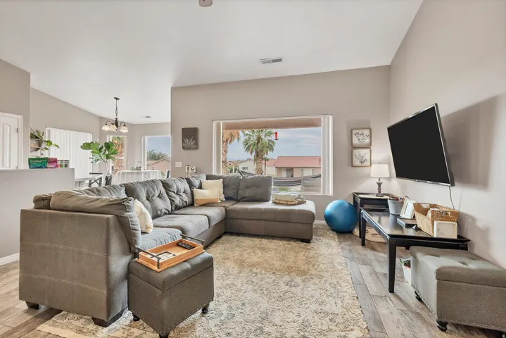 574 E 400 S, Ivins, Utah 84738