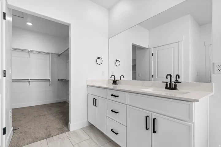 Picture of a model Cali. Not of current listing.