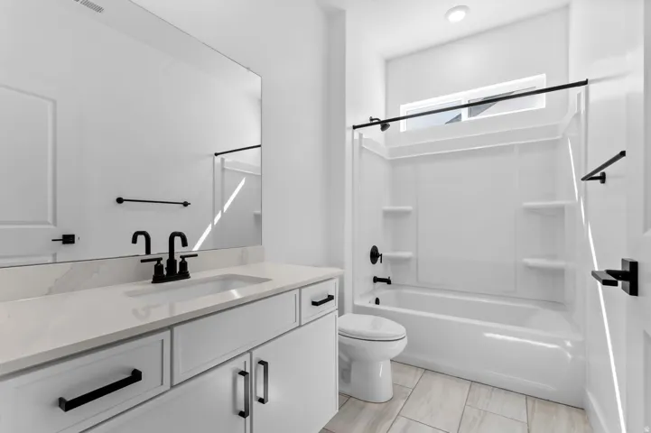 Picture of a model Cali. Not of current listing.