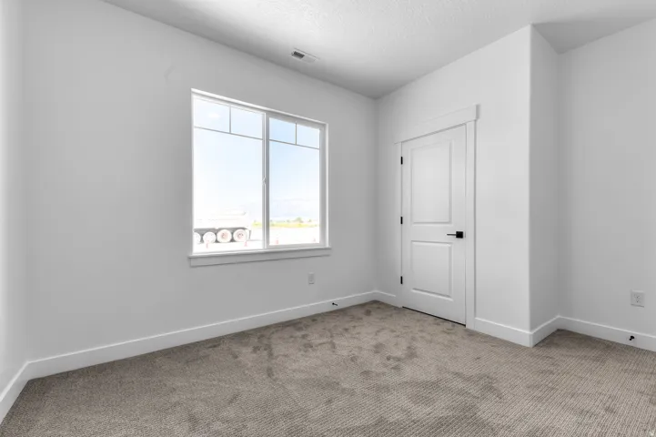 Picture of a model Cali. Not of current listing.