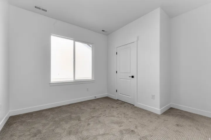 Picture of a model Cali. Not of current listing.