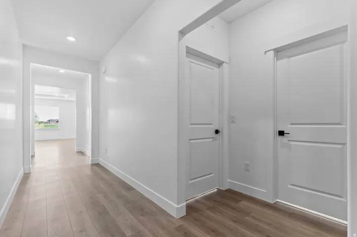 Picture of a model Cali. Not of current listing.