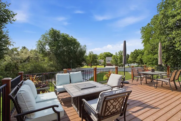 Expansive Trex deck creates an incredible space for outdoor dining, relaxing and entertaining