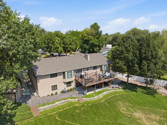 Large backyard, deck, mature landscaping and private outdoor setting.