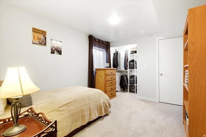 Light-toned carpeting with an open closet system and recessed lighting