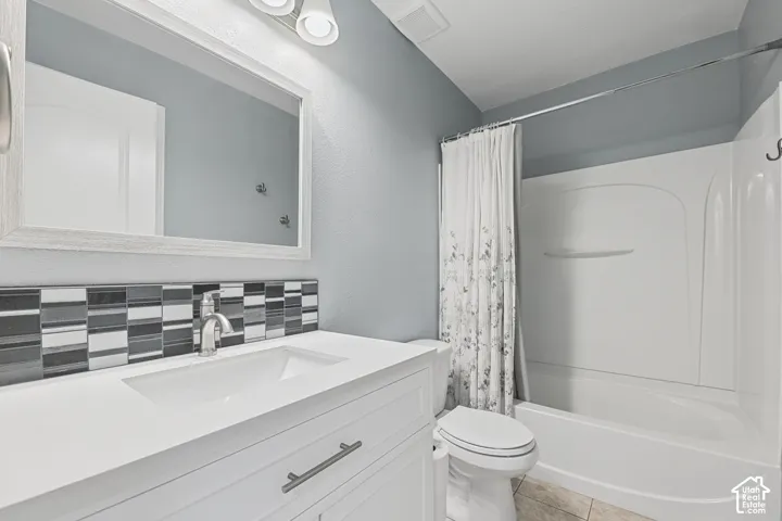 Bathroom Near Bedroom 2-4