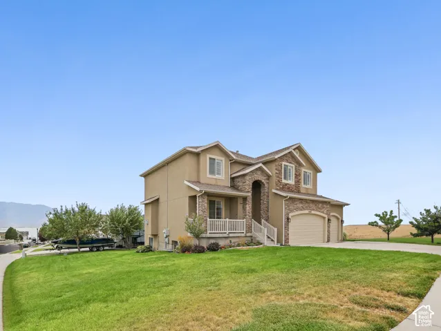 Corner Lot with no neighbors on 2 sides