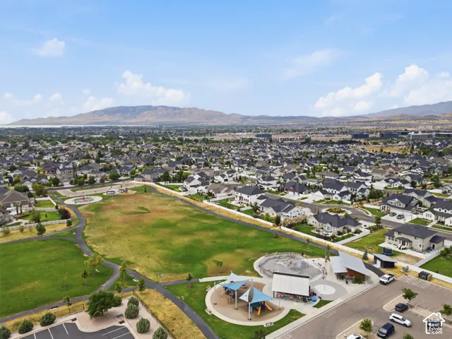 Ivory Ridge Splash Park and Splash Pad (within steps of the home!)